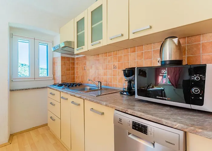 Apartmani Valun1