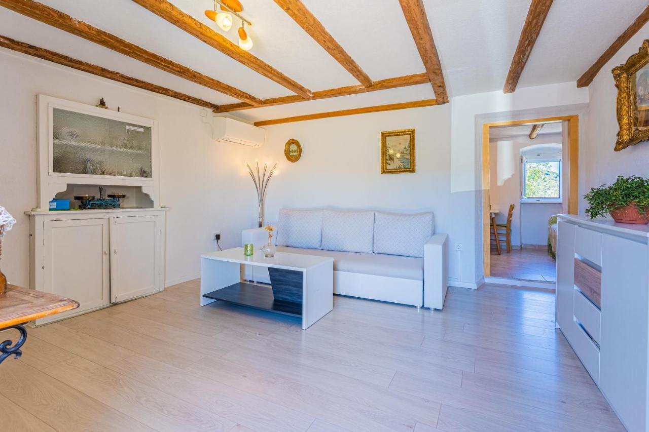 Appartement Valun1 *