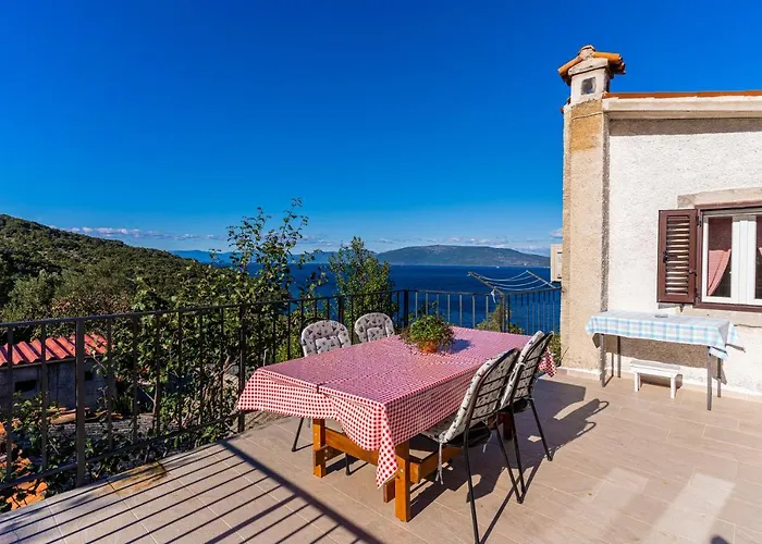 Apartmani Valun1