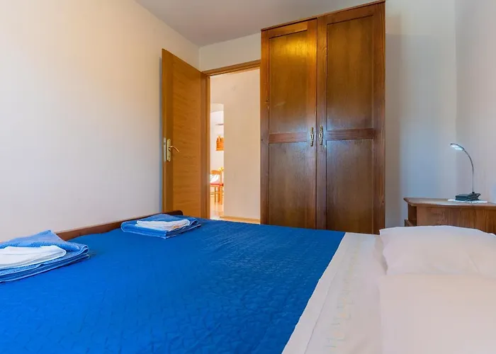 Apartmani Valun1