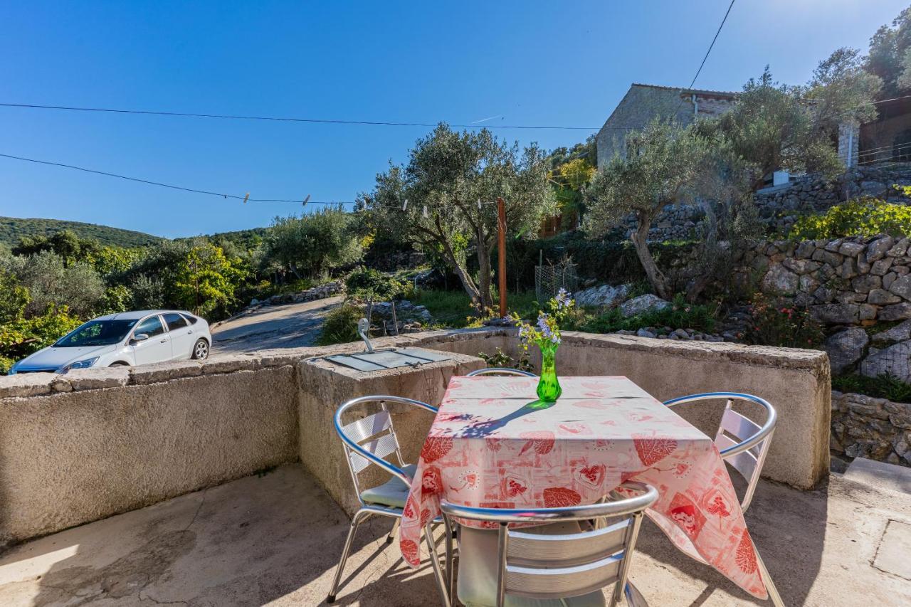 Apartment Valun1 *